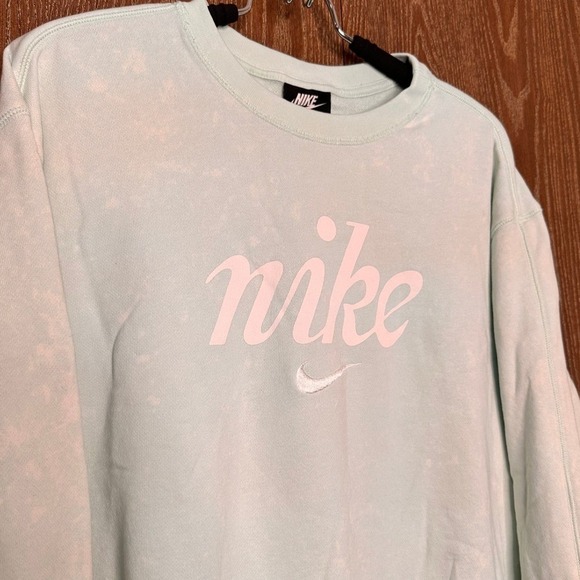 Nike Womens Long Sleeve Crop Top Sweatshirt 1X Mint Green Tie Dye Logo Graphic - Picture 2 of 6